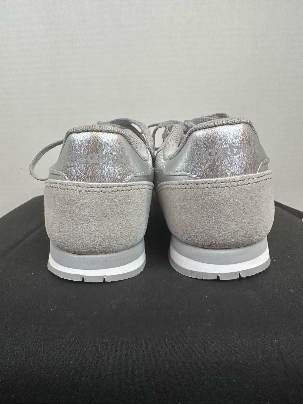 Reebok Women Light Gray Retro Lace-Up Sneakers, Foam lite, size 8 - Picture 4 of 9